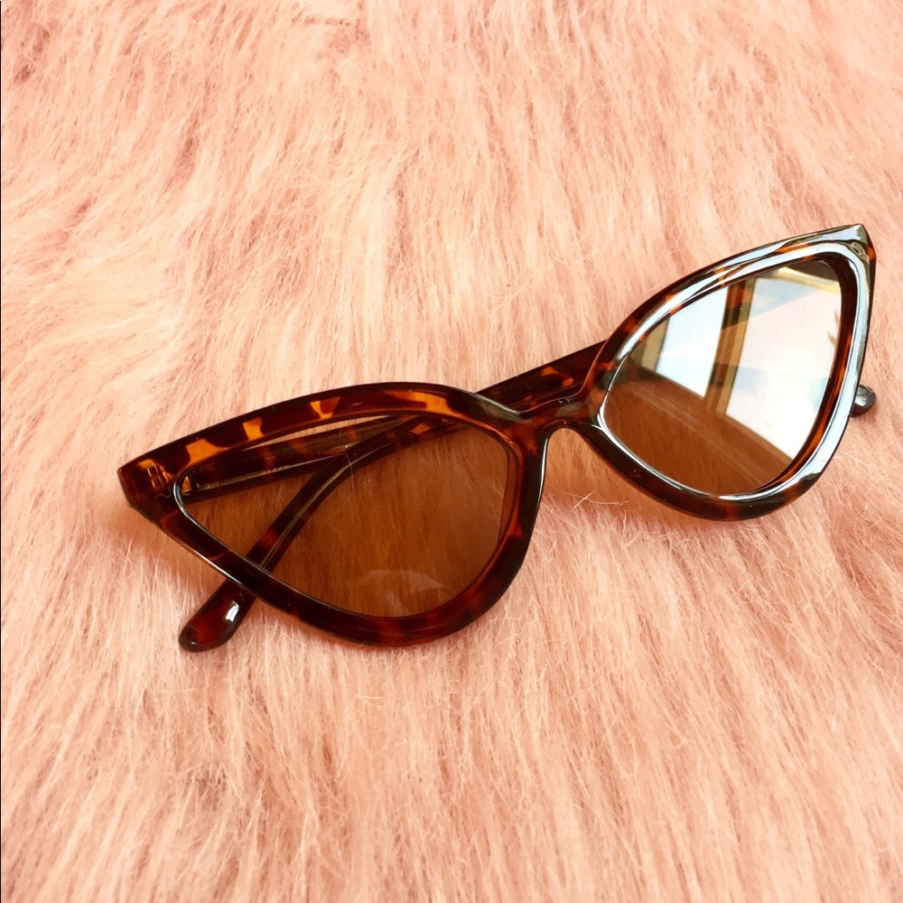 ‘Lolita’ Brown Tortoise cat eye Sunglasses - Picture 3 of 3